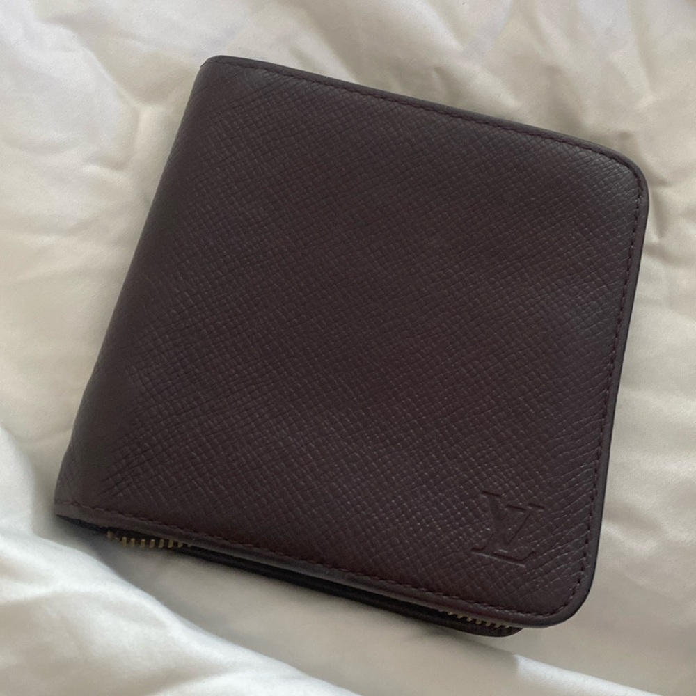 Authentic Louis Vuitton Taiga Zip Around Bifold Wallet burgundy red oxblood mens